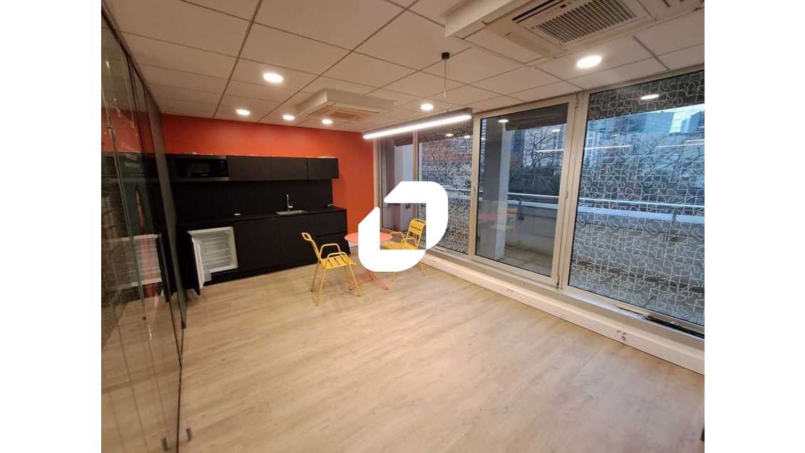 A louer Bureaux 153m² Courbevoie