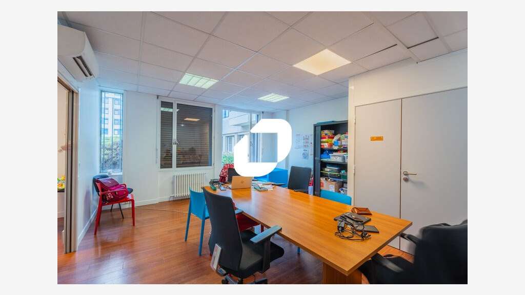 A louer Bureaux 338m² Courbevoie