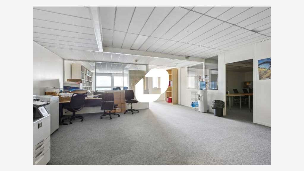 A louer Bureaux 242m² Courbevoie