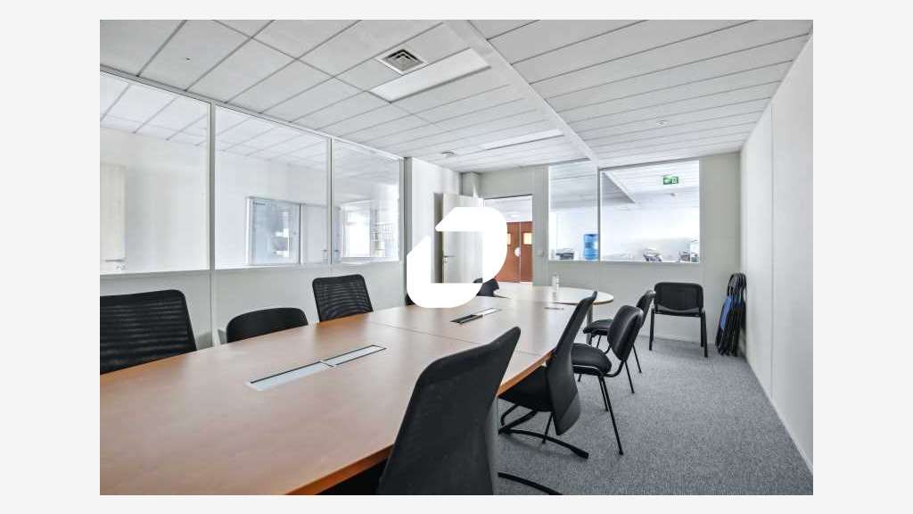 A louer Bureaux 242m² Courbevoie