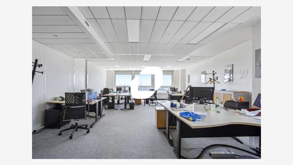 A louer Bureaux 242m² Courbevoie
