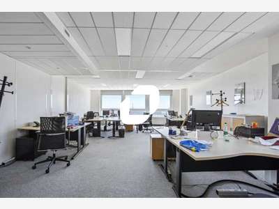 A louer Bureaux 242m² Courbevoie