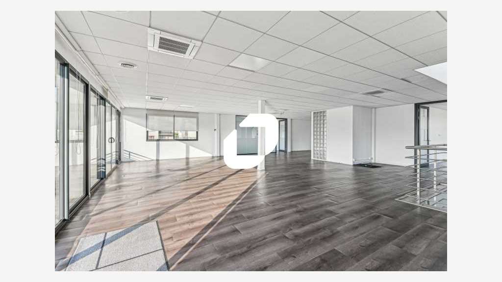 A louer Bureaux 500m² Courbevoie