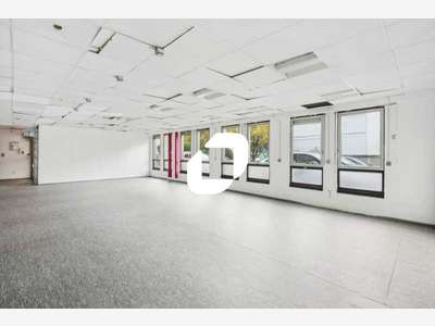 A louer Bureaux 320m² Courbevoie