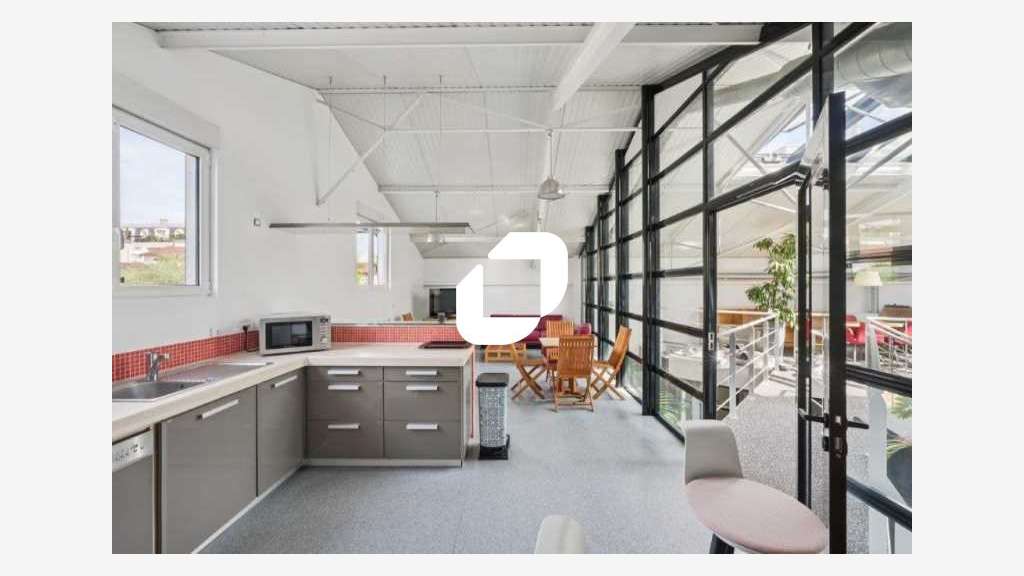 A louer Bureaux 320m² Courbevoie