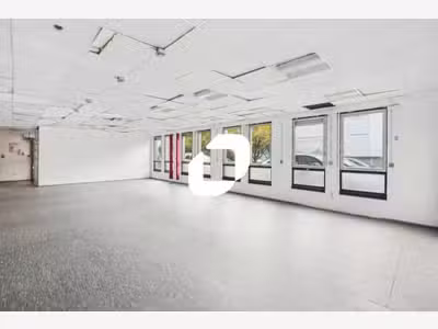 A louer Bureaux 320m² Courbevoie