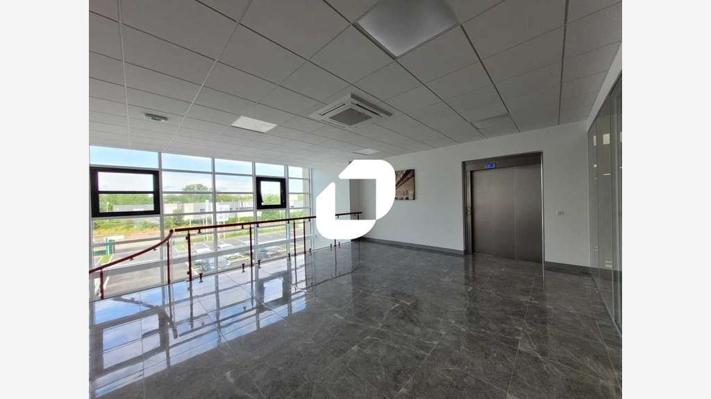 A louer Bureaux 900m² Evry courcouronnes