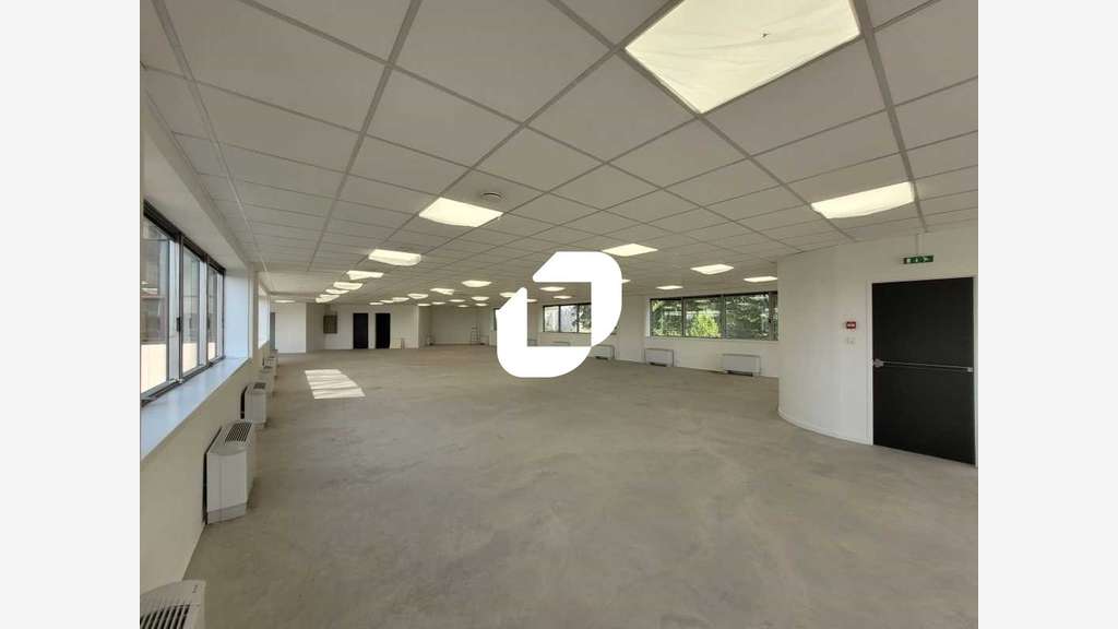 A louer Bureaux 350m² Evry courcouronnes