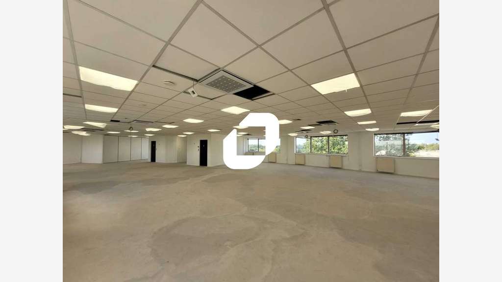 A louer Bureaux 187m² Evry courcouronnes