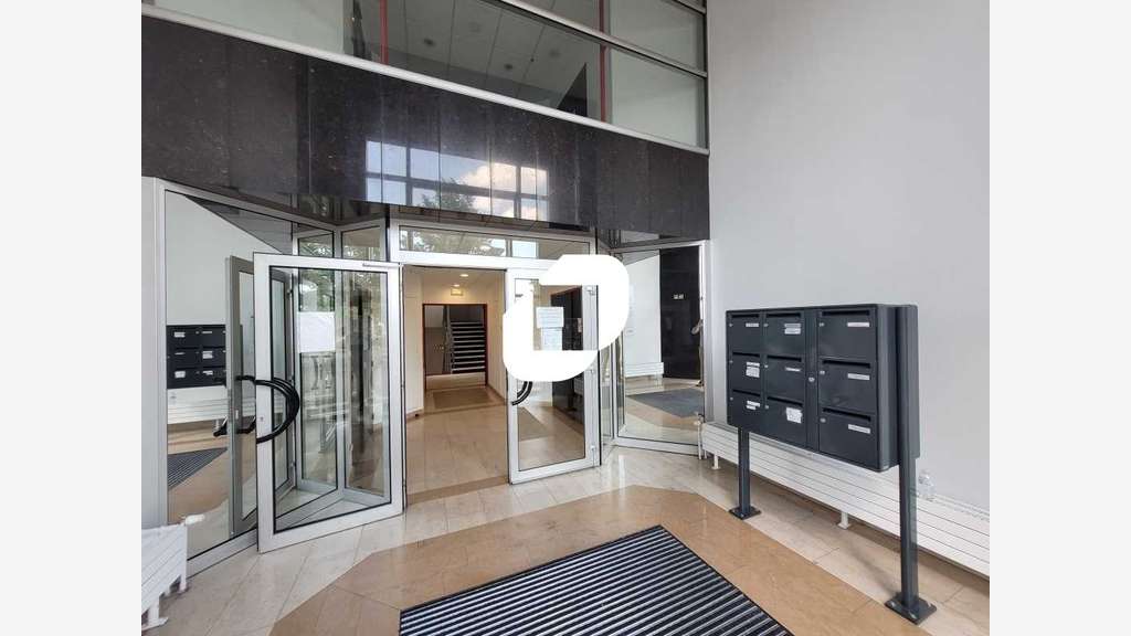 A louer Bureaux 185m² Evry courcouronnes
