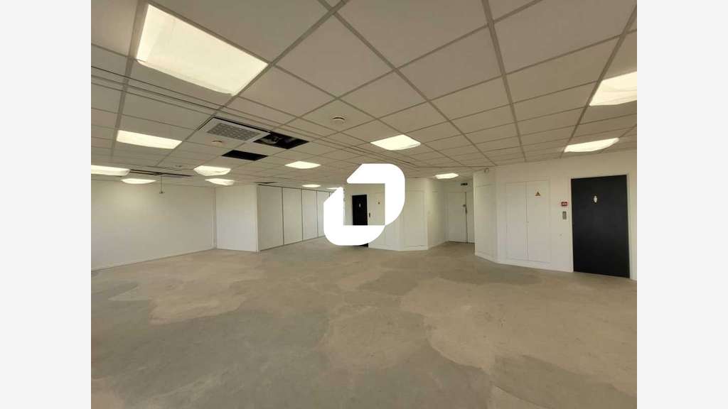 A louer Bureaux 185m² Evry courcouronnes
