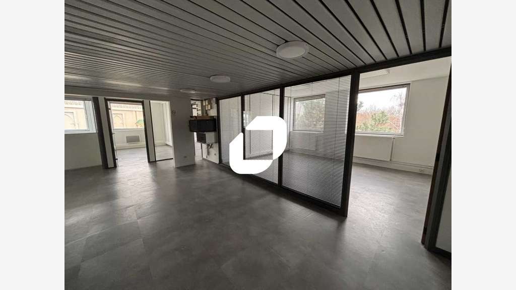 A louer Bureaux 74m² Evry courcouronnes