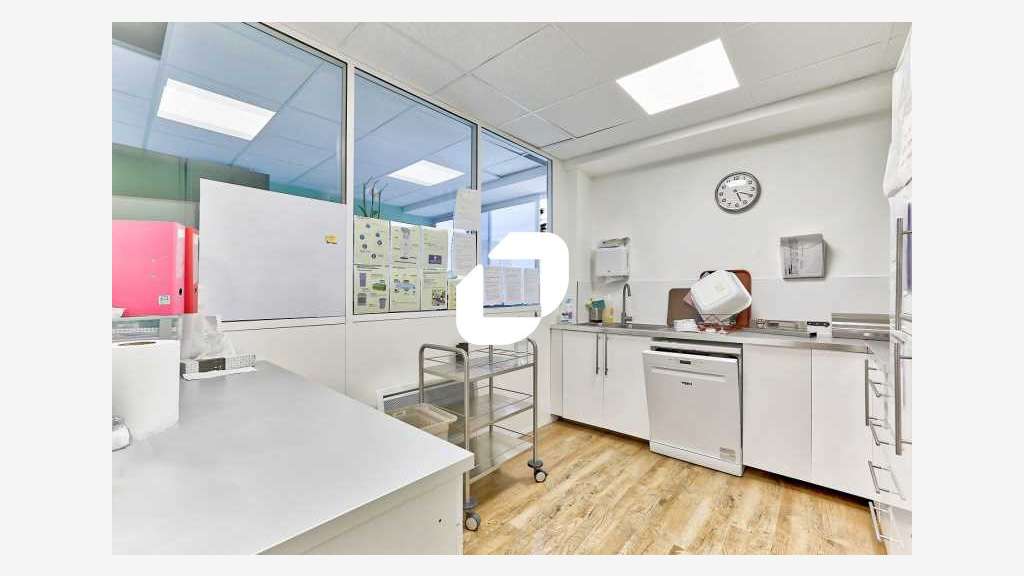 A louer Bureaux 221m² Evry courcouronnes