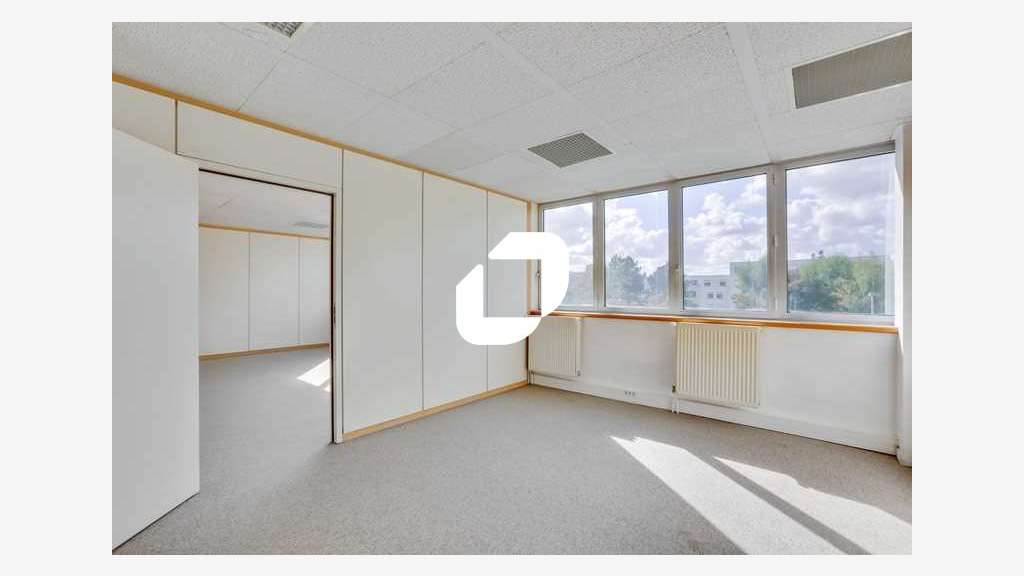 A louer Bureaux 101m² Evry courcouronnes