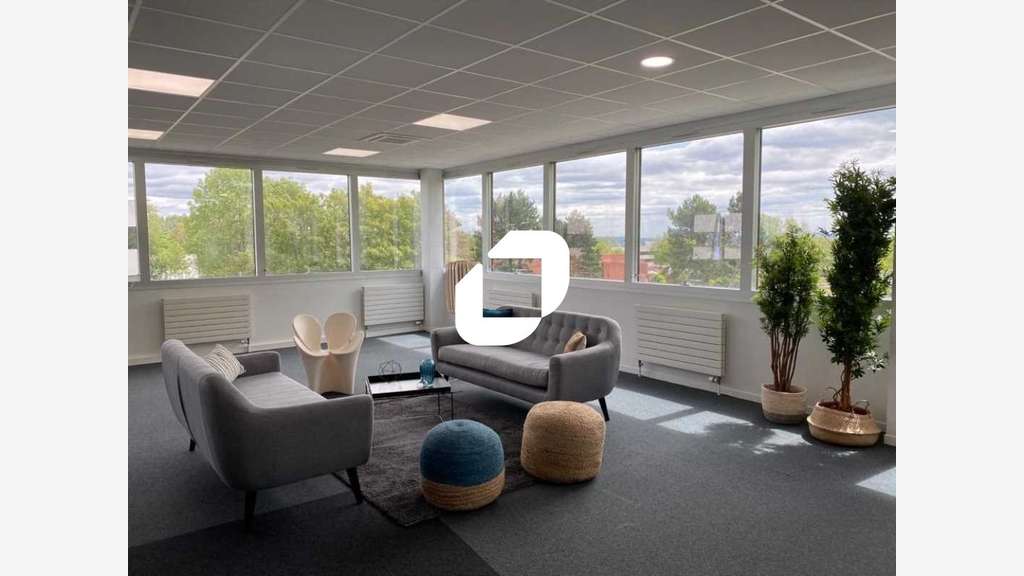 A louer Bureaux 854m² Cergy