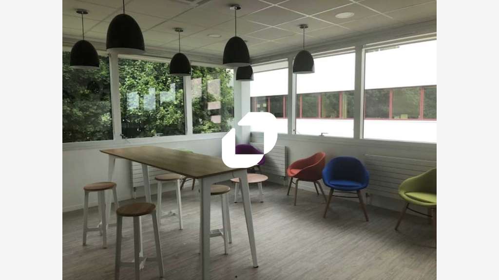 A louer Bureaux 854m² Cergy