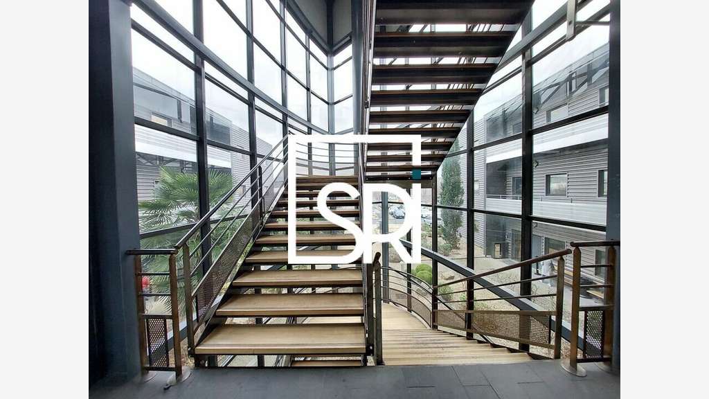 Bureaux 415m² R+1 à louer à Cournon C.A. Zénith