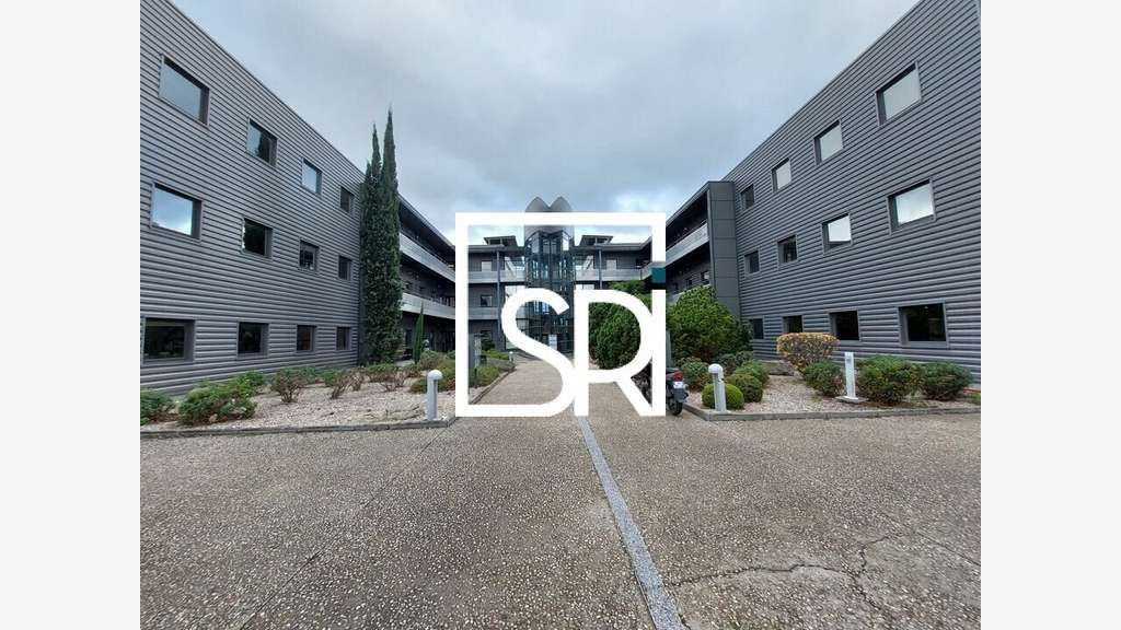Bureaux 415m² R+1 à louer à Cournon C.A. Zénith