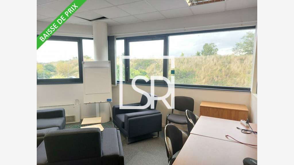 A louer bureaux 18m² à Cournon Centre Zénith 