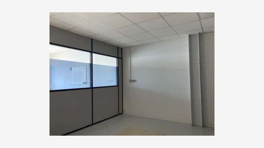 Local activité 127m² à louer à Cournon-d'Auvergne