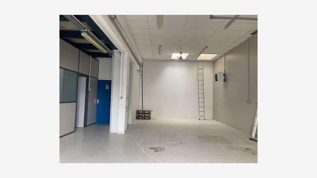 Local activité 127m² à louer à Cournon-d'Auvergne