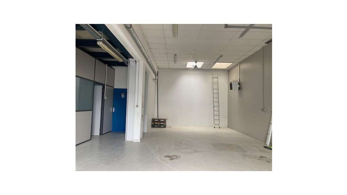 Local activité 127m² à louer à Cournon-d'Auvergne