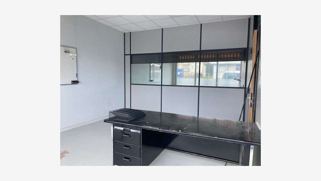 Local activité 127m² à louer à Cournon-d'Auvergne