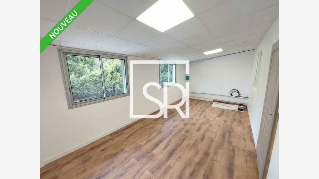 A louer bureaux 80m² Cournon-d'Auvergne empr A72