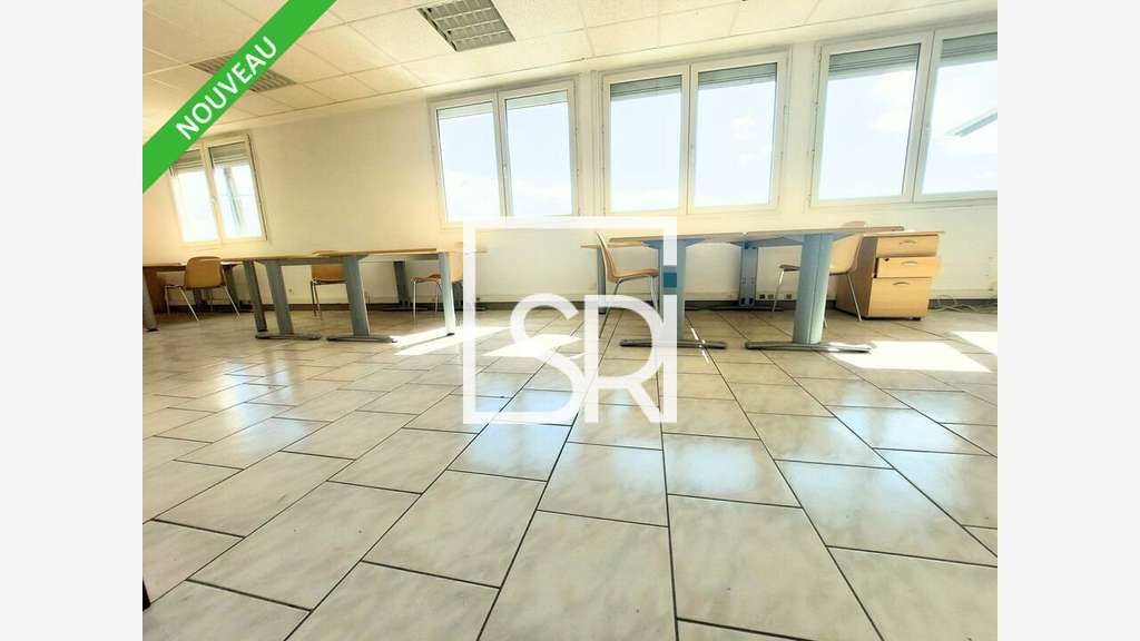 Bureaux 190m² à louer à Cournon d'Auvergne Gare