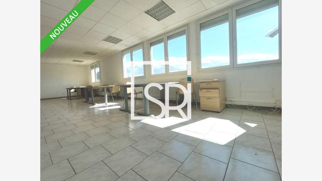 Bureaux 190m² à louer à Cournon d'Auvergne Gare