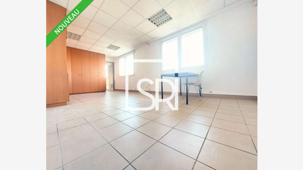 Bureaux 190m² à louer à Cournon d'Auvergne Gare