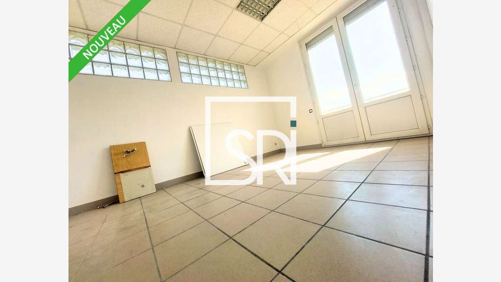 A louer bureaux 95m² proche gare à Cournon