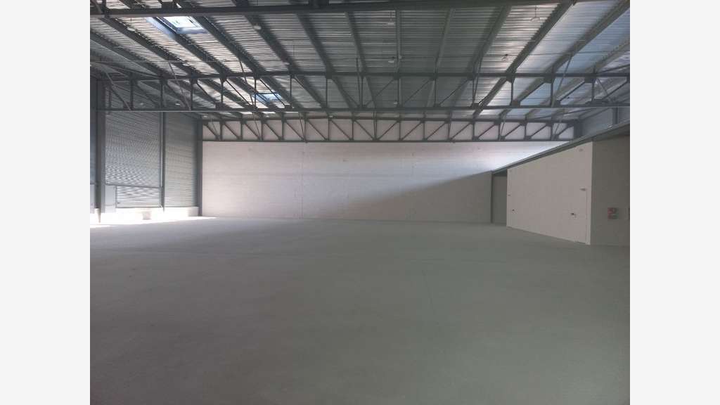 Loue locaux d'activité 2168m² à Cournon-d'Auvergne