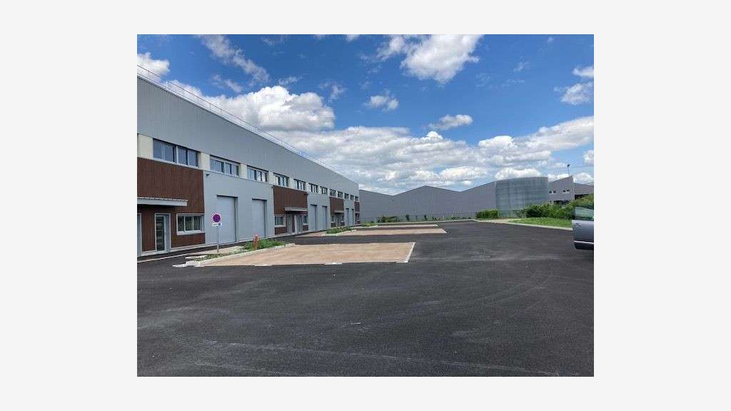 Loue locaux d'activité 2168m² à Cournon-d'Auvergne
