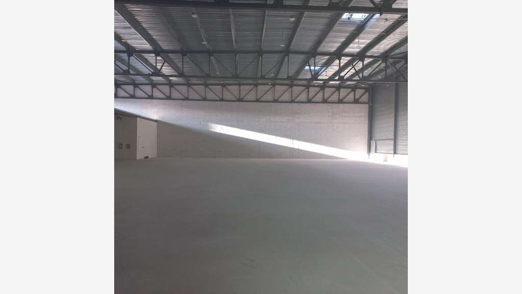 Loue locaux d'activité 2168m² à Cournon-d'Auvergne