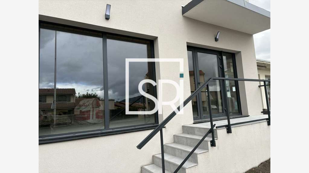 A louer local commercial 90m² Cournon-d'Auvergne