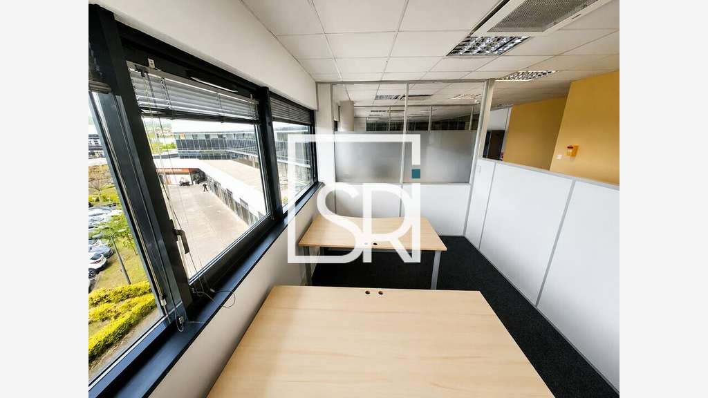 Bureaux 585m² à louer à Cournon-d'Auvergne
