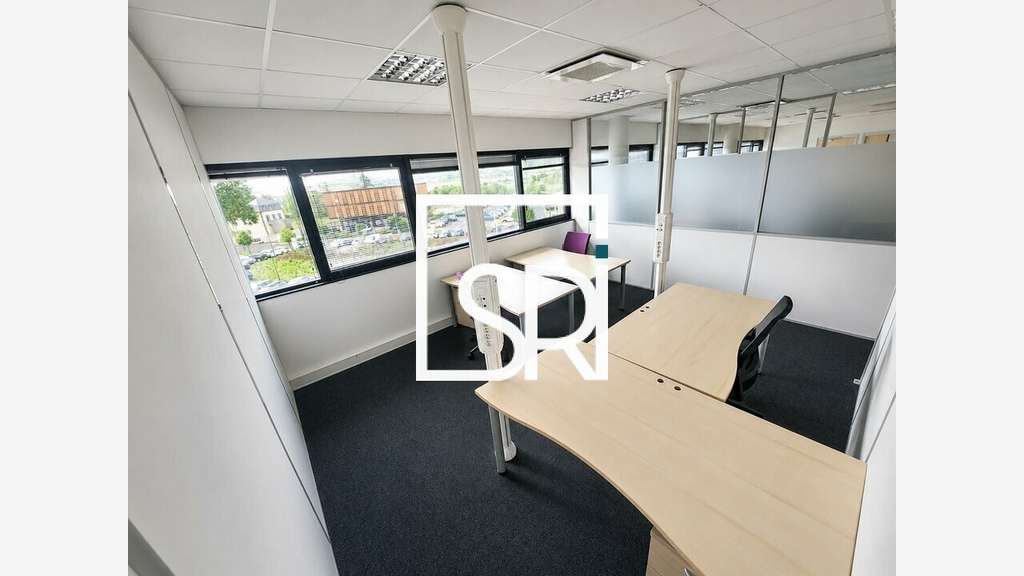 Bureaux 585m² à louer à Cournon-d'Auvergne