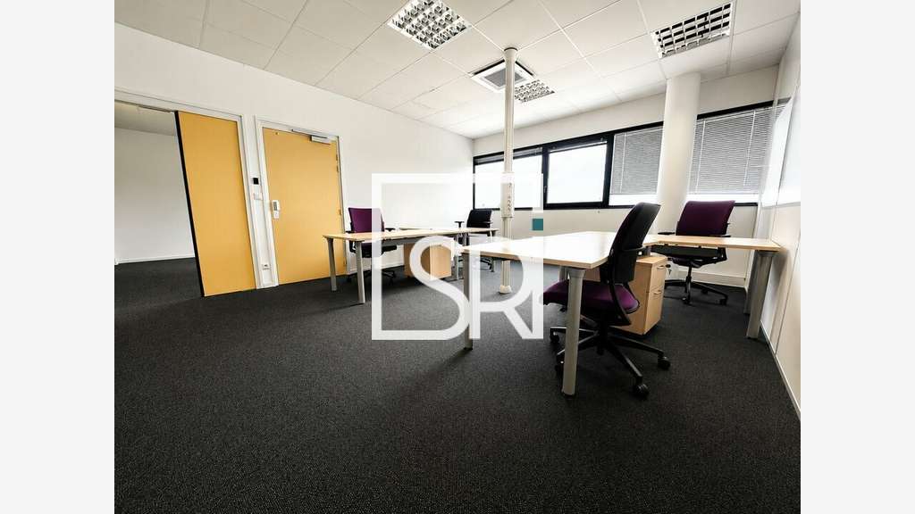 Bureaux 585m² à louer à Cournon-d'Auvergne