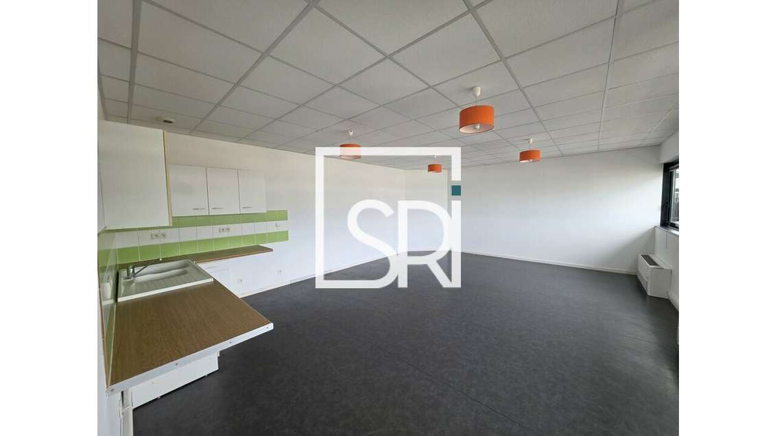A louer bureaux 426m² à Cournon-d'Auvergne Zénith