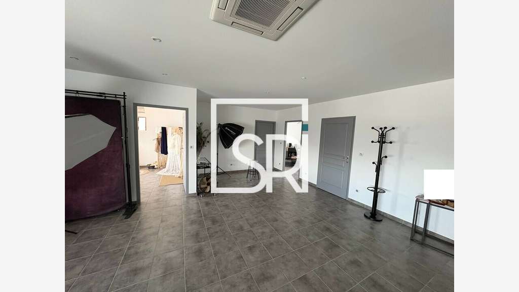 Location bureau 93m² en ZA à Cournon-d'Auvergne