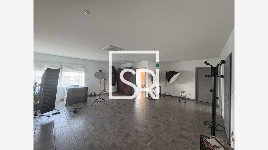 Location bureau 93m² en ZA à Cournon-d'Auvergne
