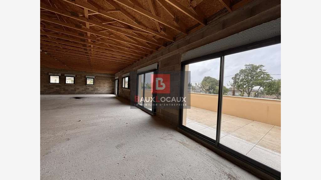 Bureaux 200m² R+1 à louer à Courthézon  