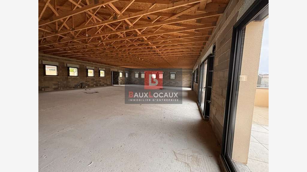Bureaux 200m² R+1 à louer à Courthézon  