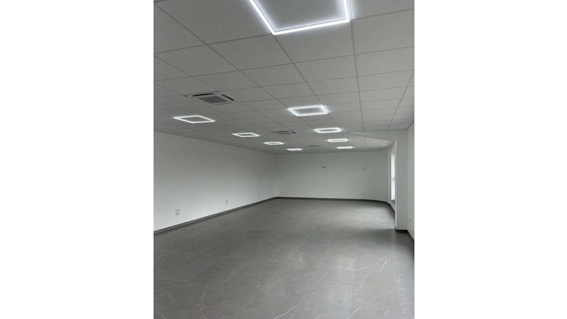 Location local professionnel neuf 100m² à Courtry