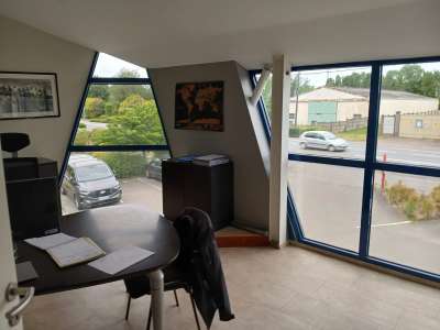 Immeuble de bureaux 600m² à louer à Craon 53400