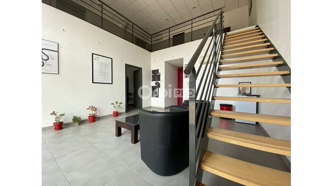 Bureau climatisés 73m² à louer à Craponne 