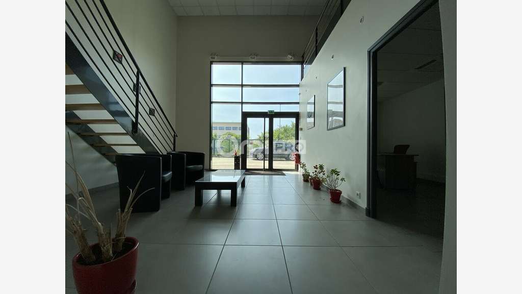 Bureaux 73m² belle luminosité à louer à Craponne