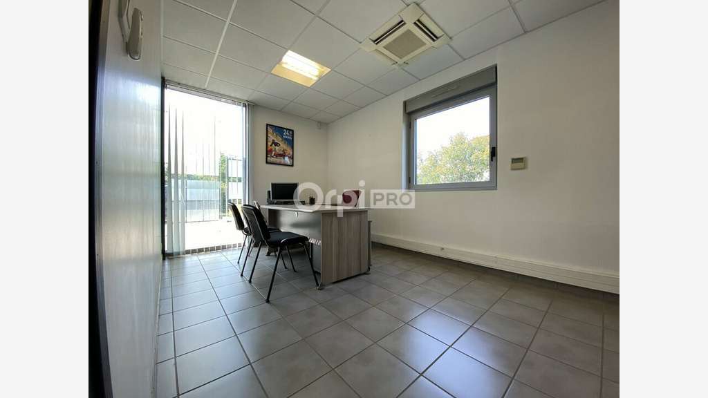 Bureaux 73m² belle luminosité à louer à Craponne
