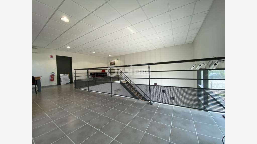 Bureaux 73m² belle luminosité à louer à Craponne